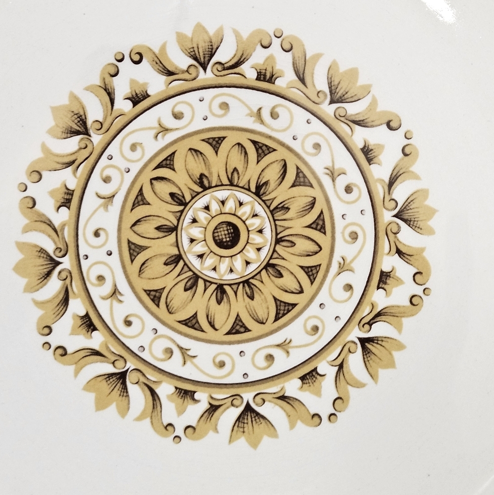 "Gold Medalion" Dinner Plate by Enoch Wedgwood.